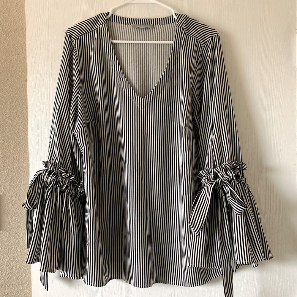 Katherine Barclay Black & White Top